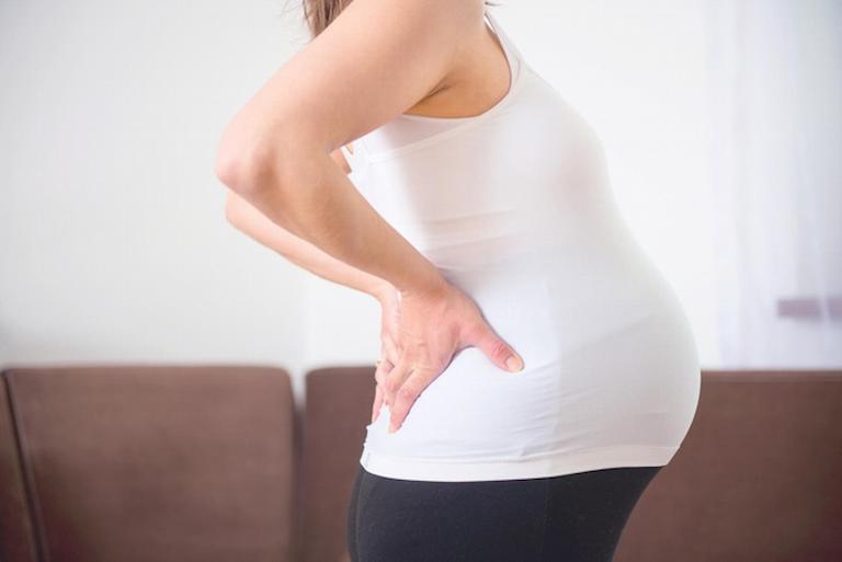 Đau lưng khi mang thai và sau sinh là vấn đề phổ biến ở chị e phụ nữ
