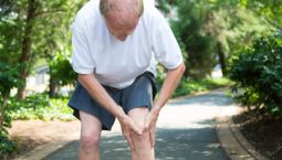 Vị trí khớp thường xuyên xảy ra đau nhức nhất ở người già là khớp gốiị trí khớp thường xuyên xảy ra đau nhức nhất ở người già là khớp gối