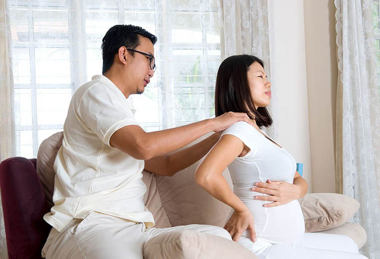 Đau vai gáy là một trong những hội chứng đau nhức xương khớp khá phổ biến ở các thai phụ và sản phụ. 