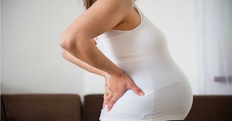 Những thay đổi về thể chất và nội tiết trong quá trình mang thai cũng có thể là nguyên nhân gây ra các cơn đau nhức xương khớp cột sống