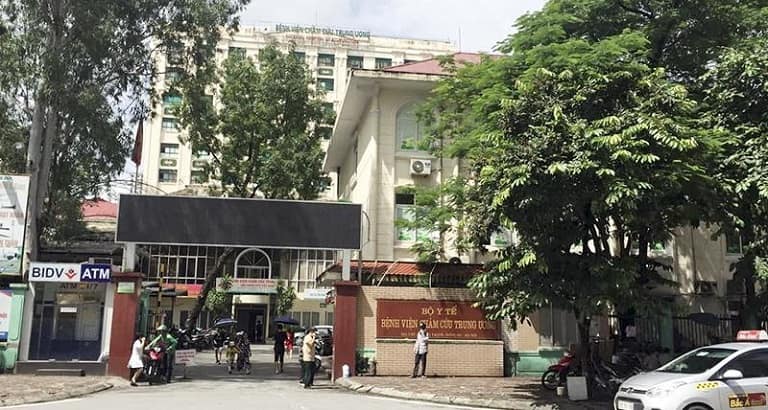 Cổng chính của bệnh viện châm cứu Trung Ương 49 Thái Thịnh