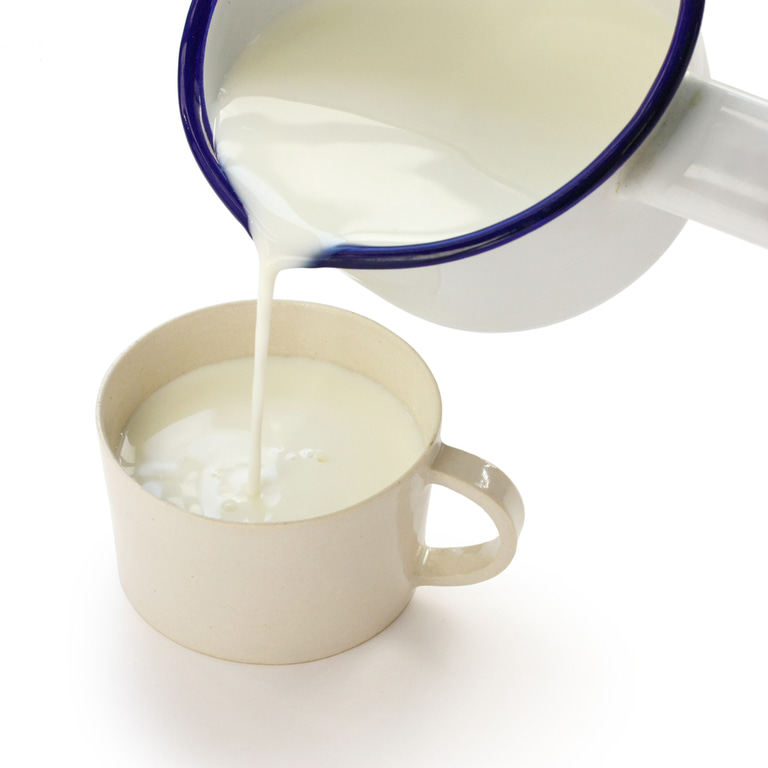 Cách trị mất ngủ đơn giản bằng cách uống sữa ấm