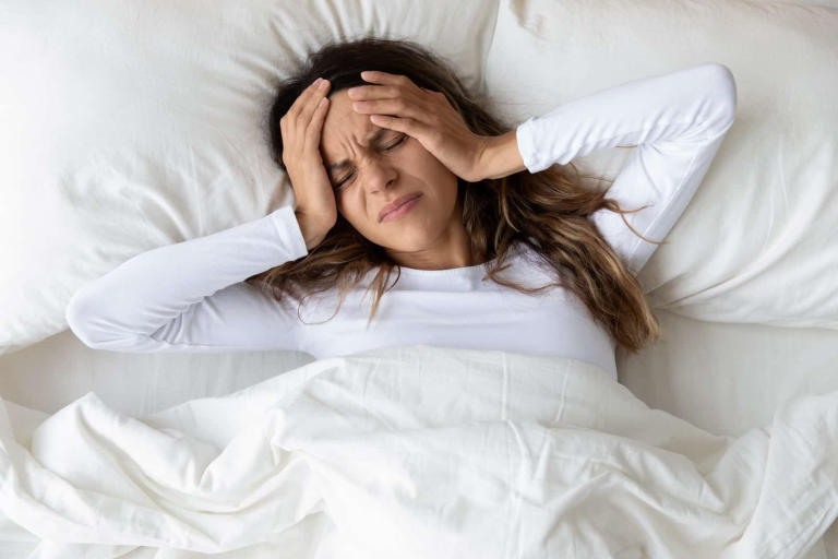 Lưu ý những triệu chứng của tình trạng nhức đầu mất ngủ
