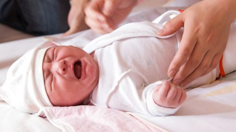 Trẻ nhỏ sinh ra dễ bị quấy khóc do mẹ bị mất ngủ thai kỳ