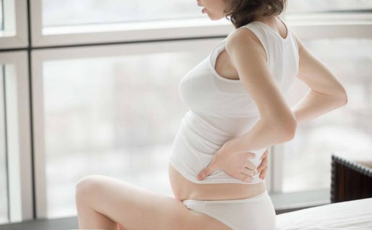 Thoát vị đĩa đệm có ảnh hưởng đến sinh sản và sức khỏe phụ nữ mang thai?