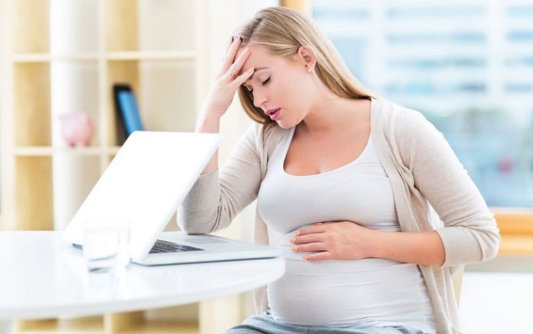 Mẹ bầu bị mất ngủ ảnh hưởng nhiều đến chất lượng công việc