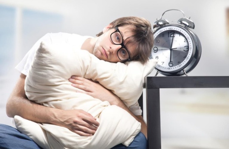 Mất ngủ lâu năm gây ra triệu chứng khó chịu cho người bệnh