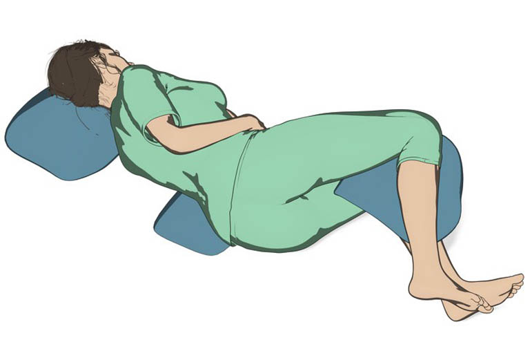 Tư thế này giúp phần cột sống được thư giãn để người bệnh ngủ ngon hơn