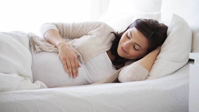 Tư thế ngủ tốt cho thai nhi và thoải mái cho mẹ bầu mất ngủ 3 tháng đầu
