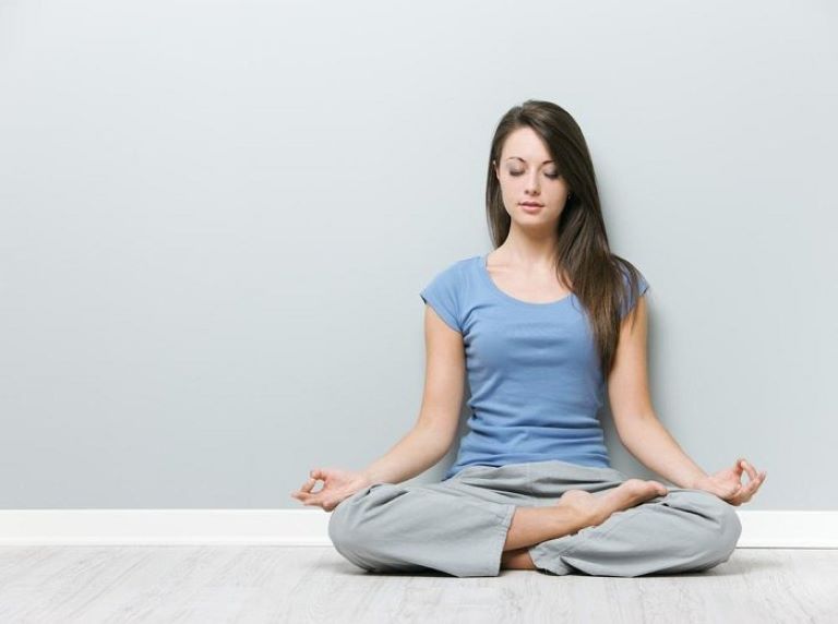 Tư thế yoga trị mất ngủ: ngồi thiền