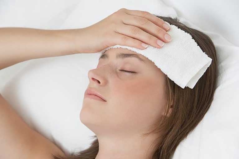 Chườm nóng hoặc chườm lạnh là cách chữa đau đầu cho bà bầu hiệu quả theo từng trường hợp