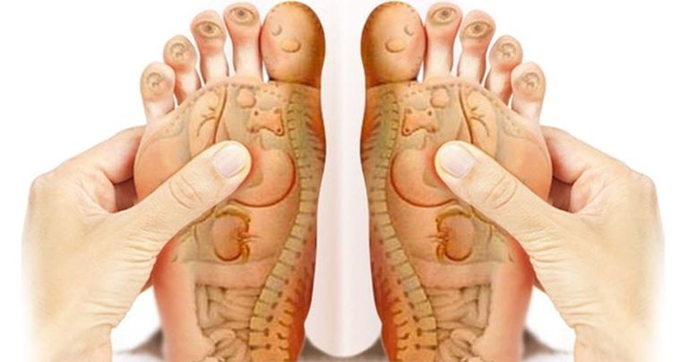 Phương pháp bấm huyệt bàn chân điều trị nhiều bệnh lý
