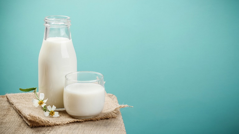 Sữa là nguồn nguyên liệu không thể thiếu trong đồ uống chữa đau đầu