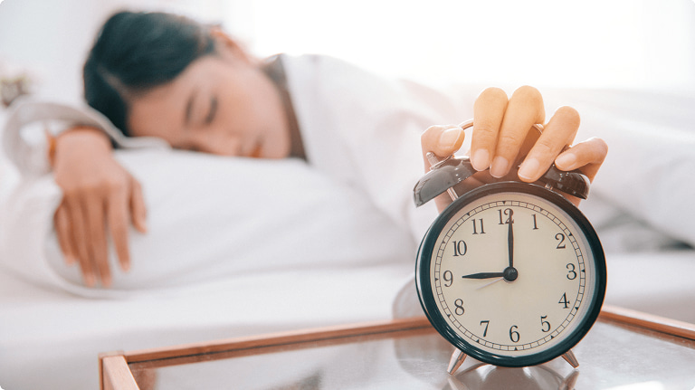 Ngủ quá thời gian cho phép cũng là nguyên nhân của chứng đau đầu khi bạn tỉnh dậy