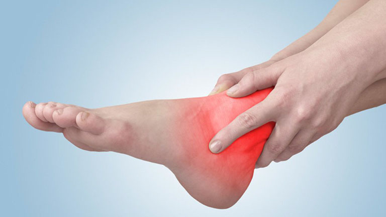 Xoa bóp, bấm huyệt chữa đau khớp cổ chân là hướng điều trị không dùng thuốc hiệu quả