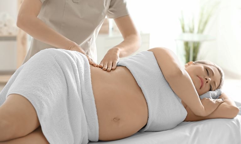 Xoa bóp massage là giúp giảm mệt mỏi và cải thiện sức khỏe cho bà bầu 