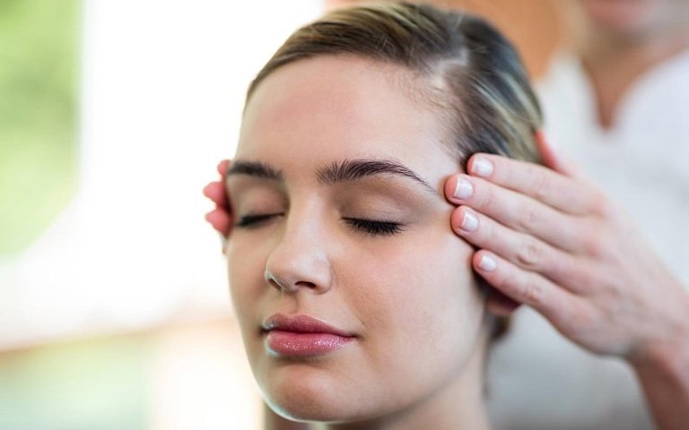Cách massage này giúp cơ mặt được thư giãn