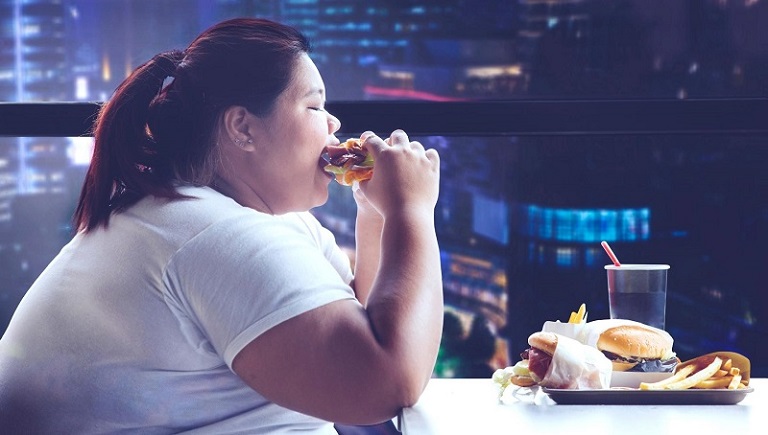 Chế độ ăn uống thiếu khoa học cũng là nguyên nhân khiến bắp chân to