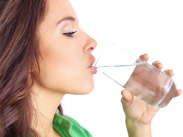 Uống đủ nước cho cơ thể giúp tăng cường sức khỏe