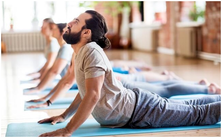 Tập yoga phù hợp cho cả nam và nữ giới