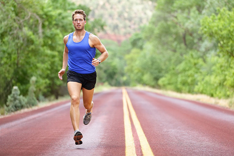 Chạy bộ không chỉ giảm mỡ mông nam mà còn giảm mỡ toàn thân