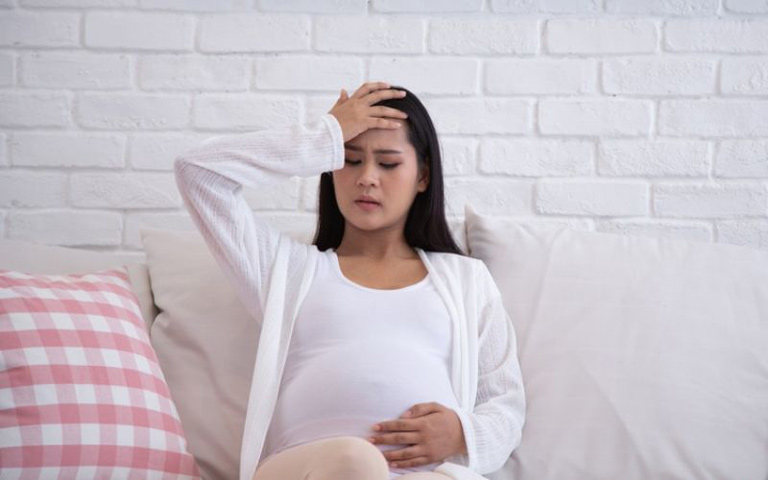 Phụ nữ mang thai dễ bị đau đầu do nhiều nguyên nhân