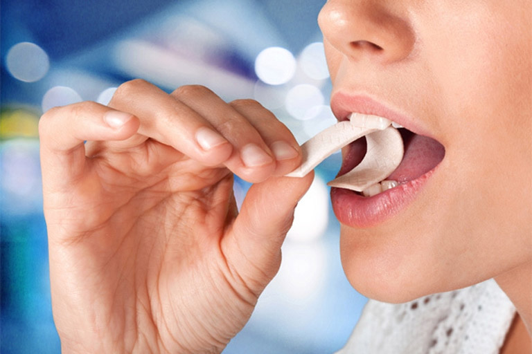 Nhai kẹo cao su là mẹo kiểm soát cân nặng hữu hiệu