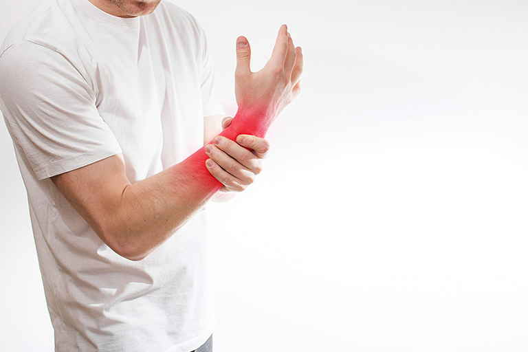 Gãy xương cẳng tay làm giảm khả năng vận động của cánh tay