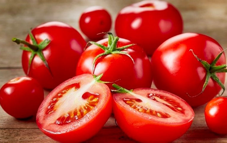 Cà chua có chứa ít calo, chất béo giúp kiểm soát lượng calo được hấp thụ vào cơ thể