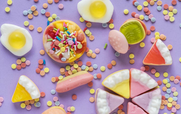 Bánh kẹo ngọt chứa rất nhiều đường, dễ gây tích tụ mỡ thừa