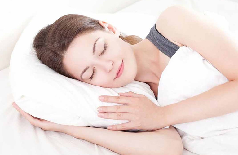 Nên ngủ đủ 7 - 8 tiếng mỗi ngày để bổ sung năng lượng