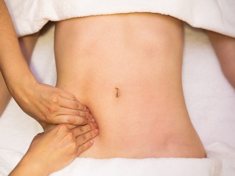 Massage giảm mỡ bụng là một trong những phương pháp lấy lại vóc dáng được nhiều người yêu thích