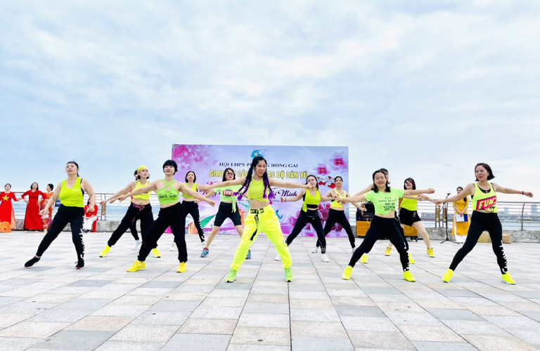 Nhảy dân vũ cũng được coi là một bài tập aerobic cường độ cao
