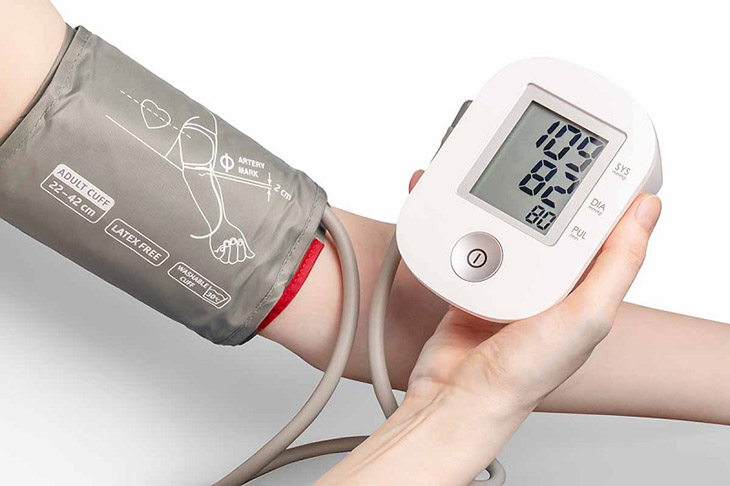 Đo huyết áp tại nhà giúp bạn theo dõi sức khỏe của mình thường xuyên