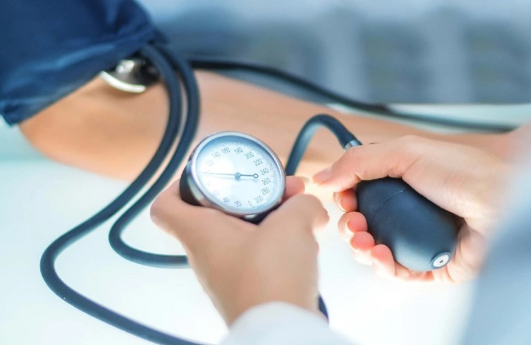 Đo huyết áp là biện pháp chẩn đoán lâm sàng thường dùng