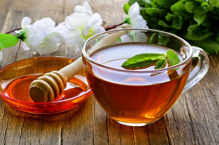 Uống trà Atiso với mật ong giúp giải tỏa thần kinh, dễ đi vào giấc ngủ hơn